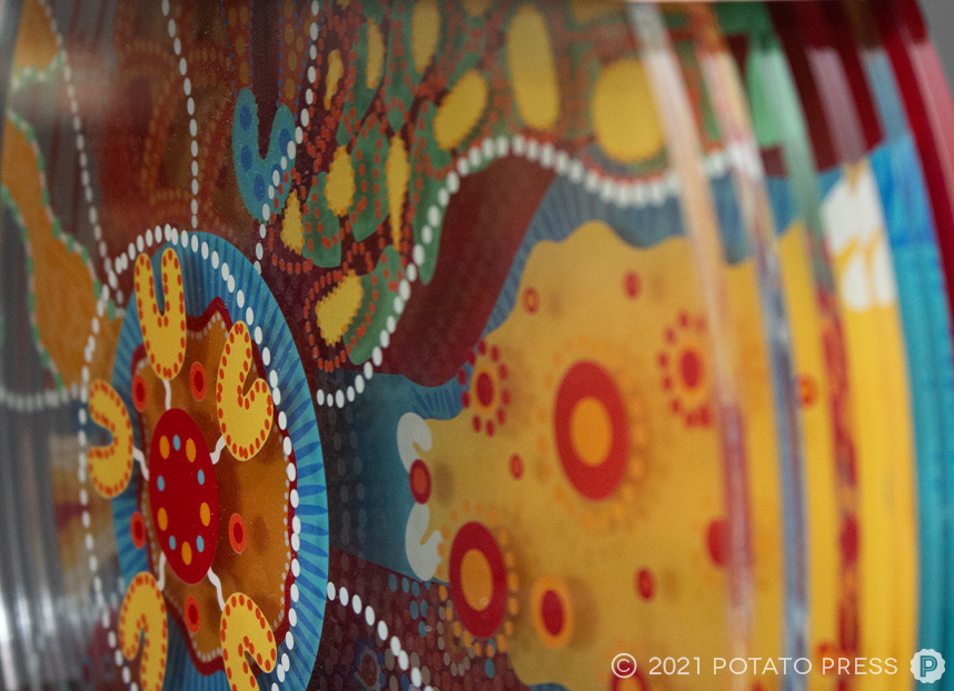 QLD_GOVERNMENT_INDIGENOUS_RECONCILIATION_AWARDS_TROPHIES_CIRCLE_TIMBER_ACRYLIC_LASER_ETCH_CUSTOM_DESIGN_02