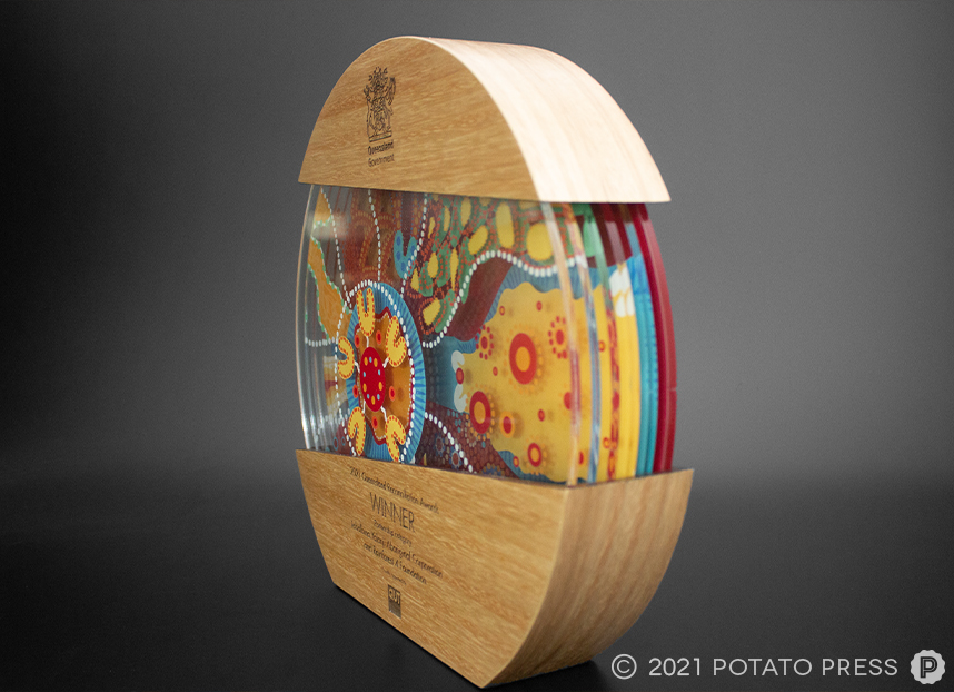 QLD_GOVERNMENT_INDIGENOUS_RECONCILIATION_AWARDS_TROPHIES_CIRCLE_TIMBER_ACRYLIC_LASER_ETCH_CUSTOM_DESIGN_03