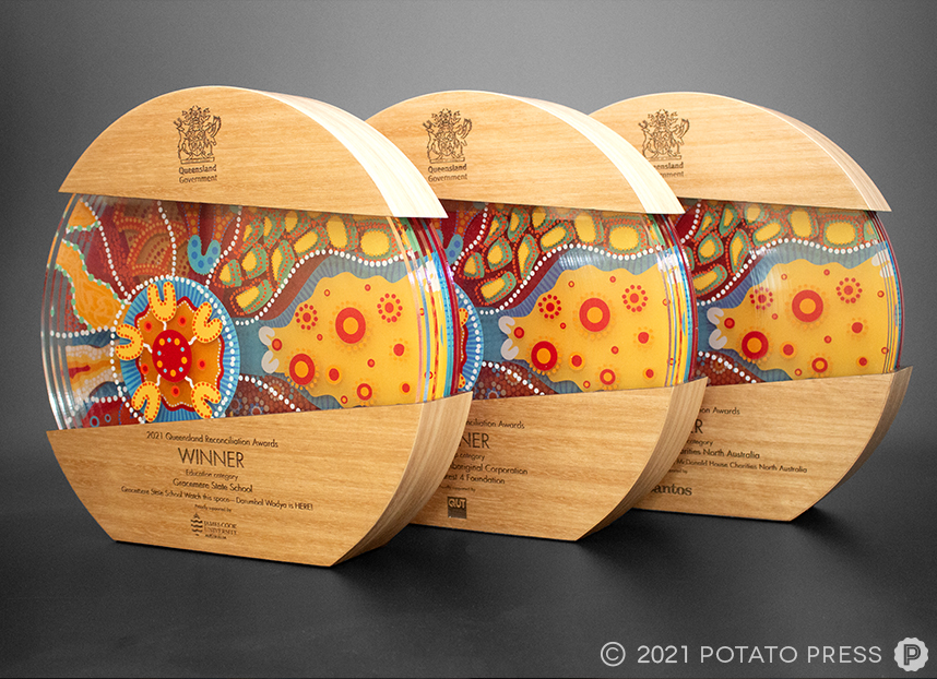QLD_GOVERNMENT_INDIGENOUS_RECONCILIATION_AWARDS_TROPHIES_CIRCLE_TIMBER_ACRYLIC_LASER_ETCH_CUSTOM_DESIGN_04